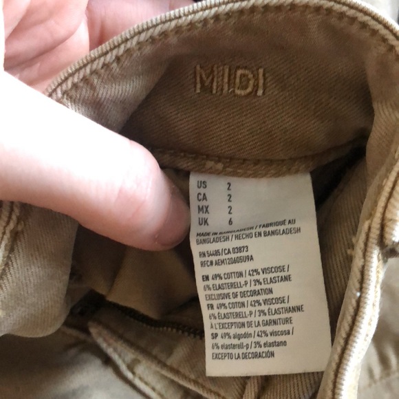 Khaki shorts - Picture 3 of 3